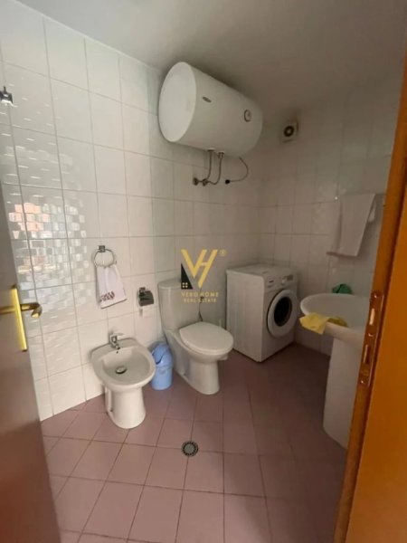Tirane, shitet apartament 2+1+Ballkon Kati 6, 118 m² 300.000 € (RRUGA E BARRIKADAVE)