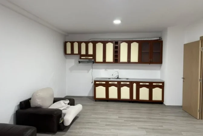 Tirane, jepet me qera Kati 3, 117 m² 450 € (5 maji)