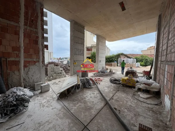 Vlore, shitet ambjent biznesi , 102 m² 465.000 € (Rruga Irakli Pylli)