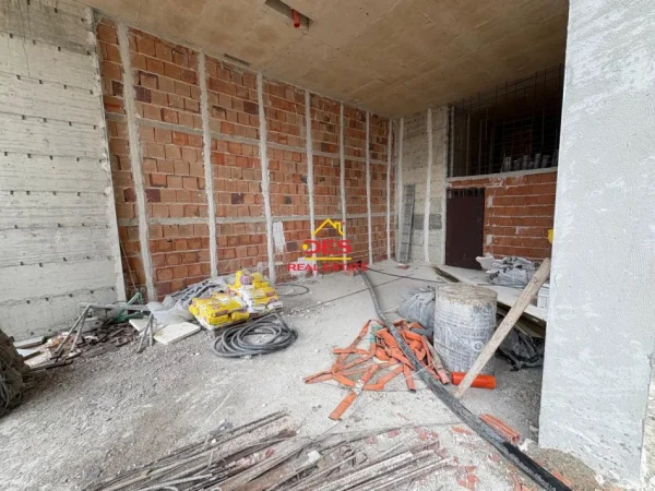 Vlore, shitet ambjent biznesi , 102 m² 465.000 € (Rruga Irakli Pylli)