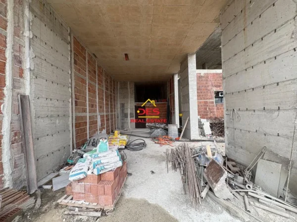 Vlore, shitet ambjent biznesi , 102 m² 465.000 € (Rruga Irakli Pylli)