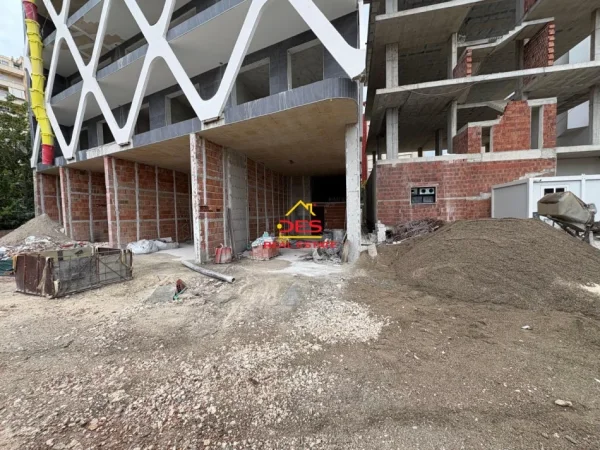 Vlore, shitet ambjent biznesi , 102 m² 465.000 € (Rruga Irakli Pylli)