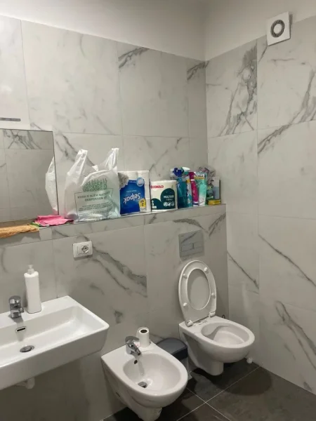 Tirane, jepet me qera zyre Kati 5, 94 m² 350 € (5 Maji)