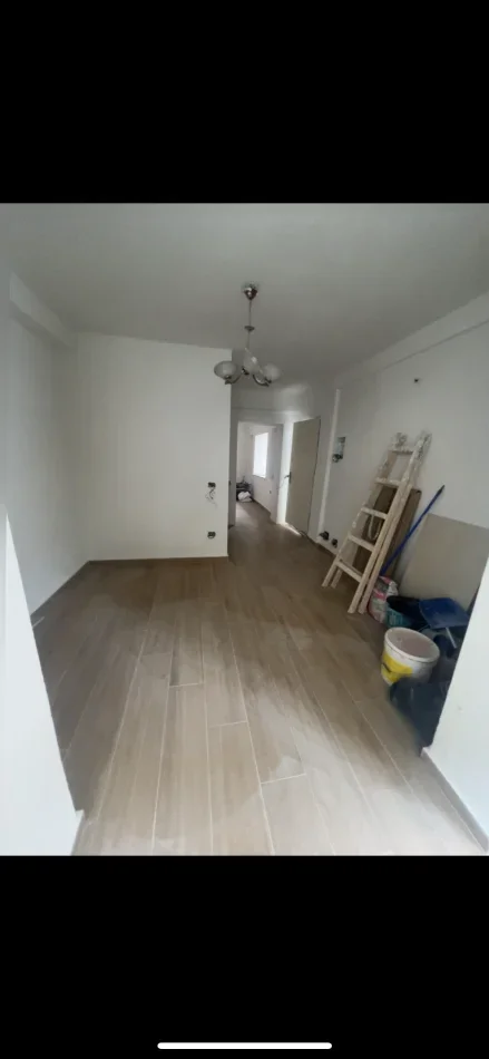 Tirane, jepet me qera 1+1+Ballkon Kati 1, 45 m² 650 € (Sheshi Willson)