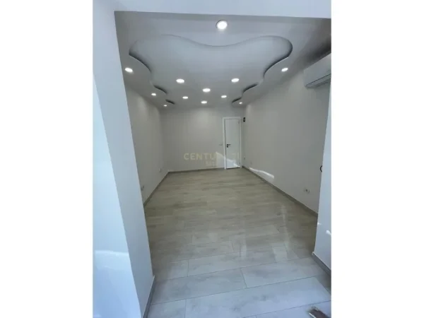 Tirane, jepet me qera ambjent biznesi Kati 0, 27 m² 550 € (Myslym Shyri)