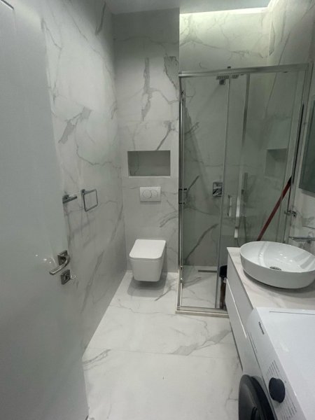 Tirane, jepet me qera apartament 2+1 Kati 7, 120 m² 1.200 € (9 Katshet)