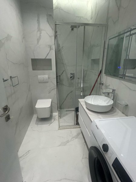 Tirane, jepet me qera apartament 2+1 Kati 7, 120 m² 1.200 € (9 Katshet)