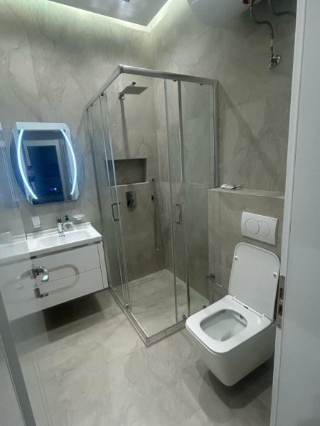 Tirane, jepet me qera apartament 2+1 Kati 7, 120 m² 1.200 € (9 Katshet)