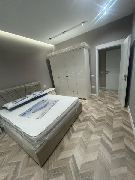 Tirane, jepet me qera apartament 2+1 Kati 7, 120 m² 1.200 € (9 Katshet)