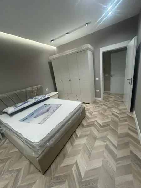 Tirane, jepet me qera apartament 2+1 Kati 7, 120 m² 1.200 € (9 Katshet)