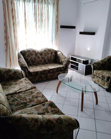 Tirane, jepet me qera apartament 2+1+Ballkon Kati 2, 80 m² 700 € (Brryli)