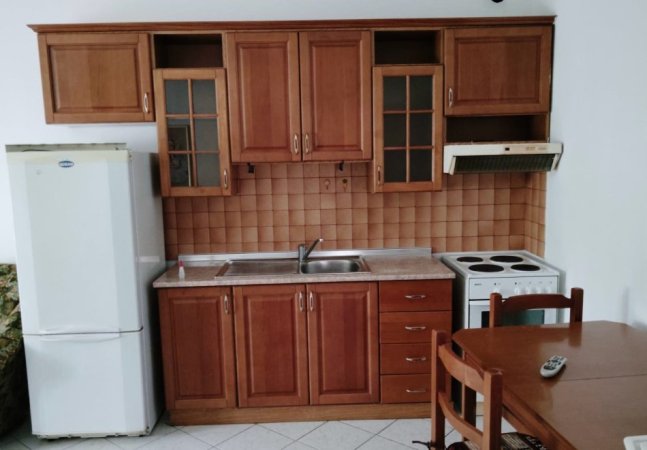 Tirane, jepet me qera apartament 2+1+Ballkon Kati 2, 80 m² 700 € (Brryli)