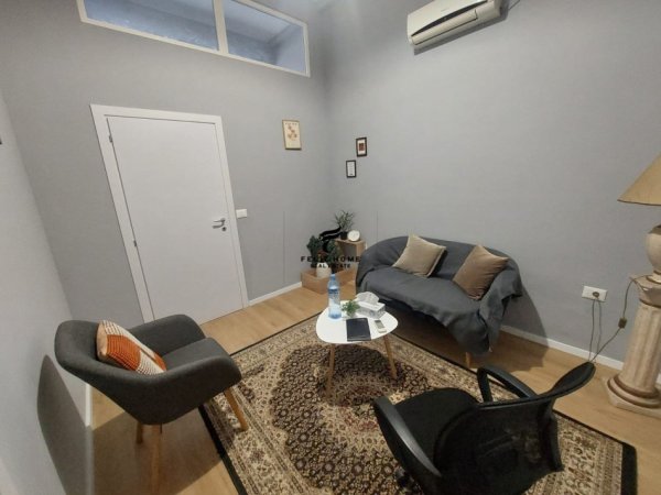 Tirane, jepet me qera apartament 4+1 Kati 3, 210 m² 1.350 € (QYTET STUDENTI)