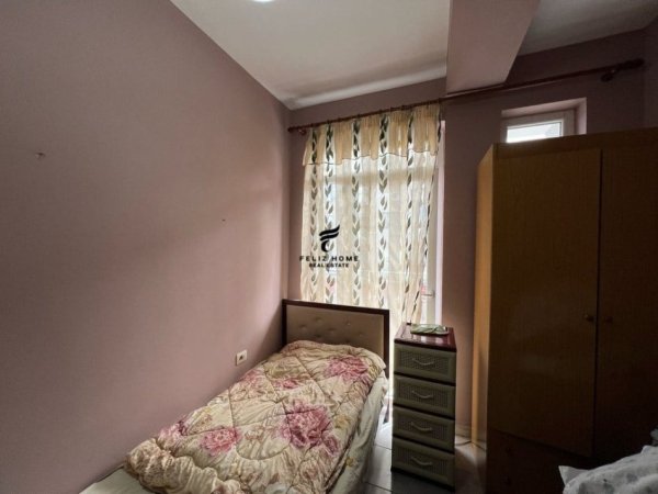 Tirane, jepet me qera apartament 4+1 Kati 3, 210 m² 1.350 € (QYTET STUDENTI)