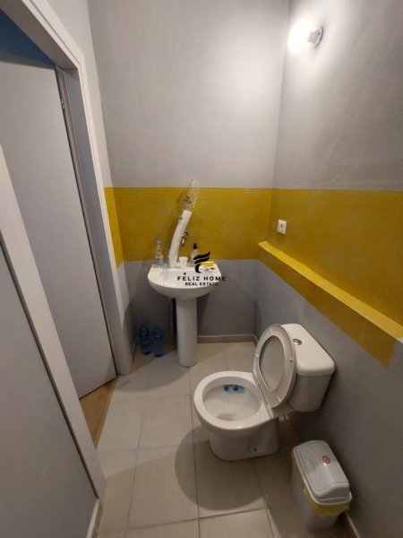 Tirane, jepet me qera apartament 4+1 Kati 3, 210 m² 1.350 € (QYTET STUDENTI)