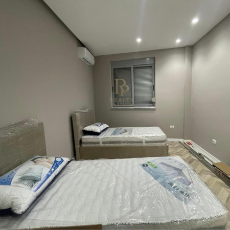 Tirane, jepet me qera apartament 2+1+Ballkon Kati 7, 120 m² 1.200 € (9 Kateshet)