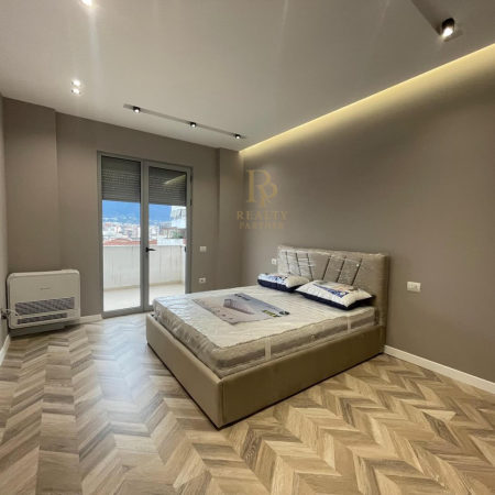 Tirane, jepet me qera apartament 2+1+Ballkon Kati 7, 120 m² 1.200 € (9 Kateshet)