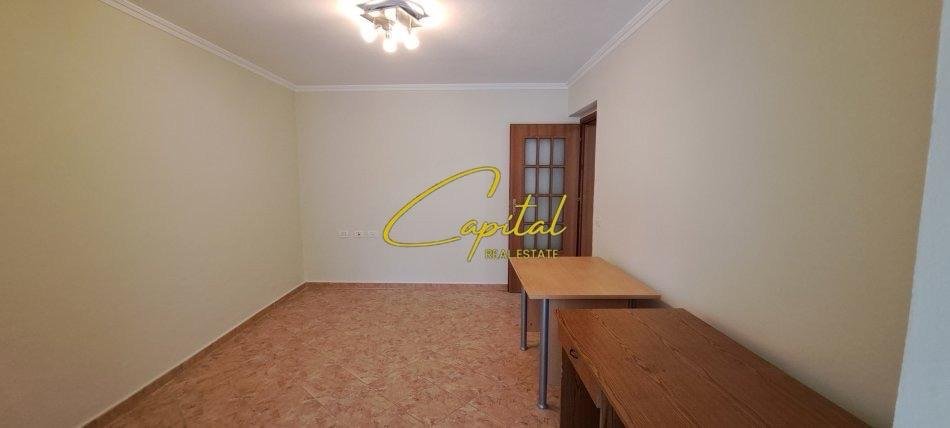 Tirane, jepet me qera zyre Kati 2, 30 m² 400 € (ISH BLLOKU)