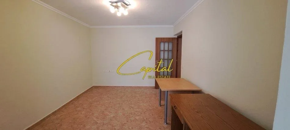 Tirane, jepet me qera zyre Kati 2, 30 m² 400 € (ISH BLLOKU)