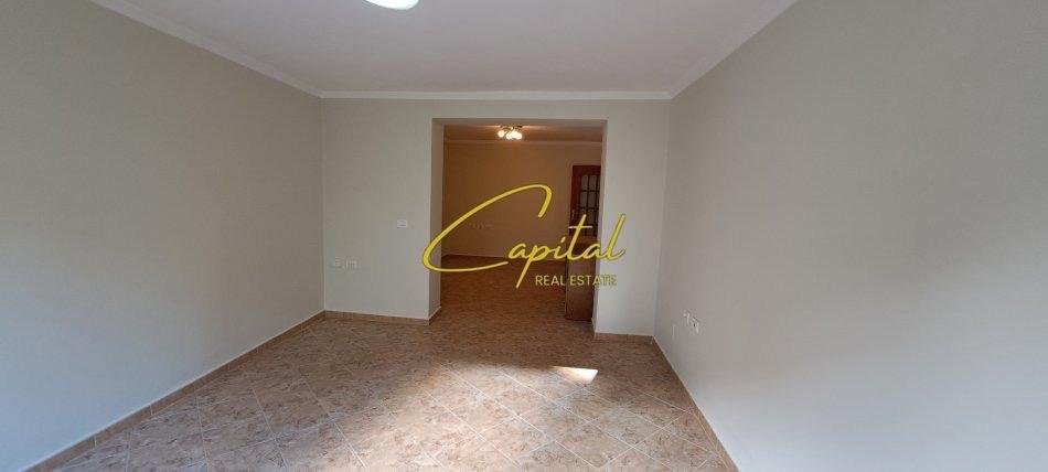 Tirane, jepet me qera zyre Kati 2, 30 m² 400 € (ISH BLLOKU)