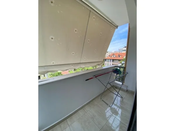 Tirane, jepet me qera apartament 2+1+Ballkon Kati 2, 80 m² 649 € (Komuna e Parisit)