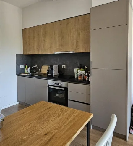 Tirane, jepet me qera apartament 1+1+Ballkon Kati 7, 60 m² 550 € (21 Dhjetori, Kompleksi Kontakt/Magnet)