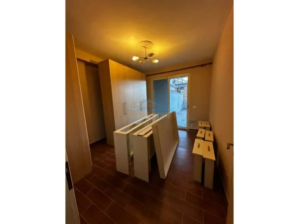 Tirane, shitet apartament 2+1 Kati 1, 84 m² 125.000 € (Yzberisht)
