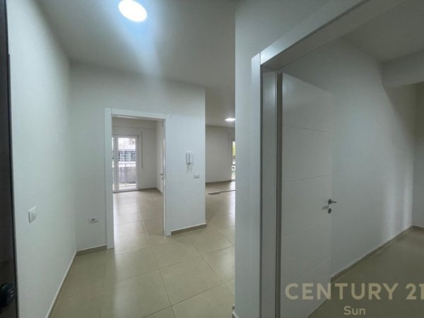 Tirane, jepet me qera apartament 2+1+Aneks+Ballkon Kati 2, 105 m² 950 € (RRUGA E KOSOVAREVE)