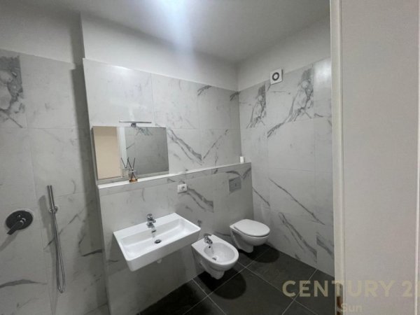 Tirane, jepet me qera apartament 2+1+Aneks+Ballkon Kati 2, 105 m² 950 € (RRUGA E KOSOVAREVE)