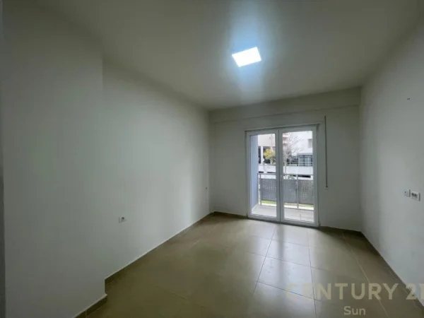 Tirane, jepet me qera apartament 2+1+Aneks+Ballkon Kati 2, 105 m² 950 € (RRUGA E KOSOVAREVE)