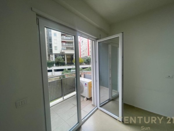 Tirane, jepet me qera apartament 2+1+Aneks+Ballkon Kati 2, 105 m² 950 € (RRUGA E KOSOVAREVE)