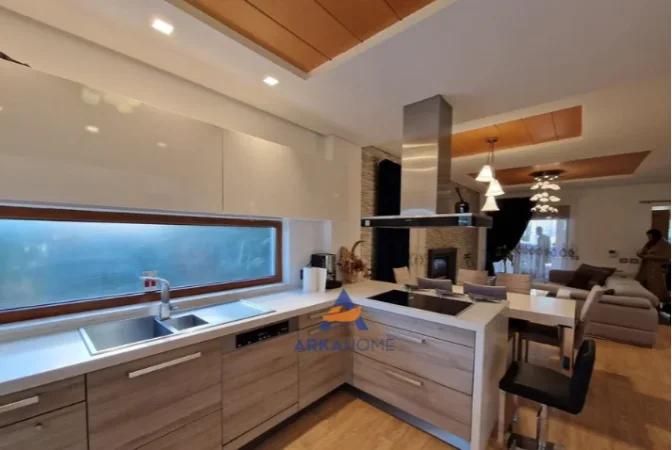 Tirane, shitet Vile 3 Katshe Kati 0, 225 m² 600.000 € (Tek Tegu)