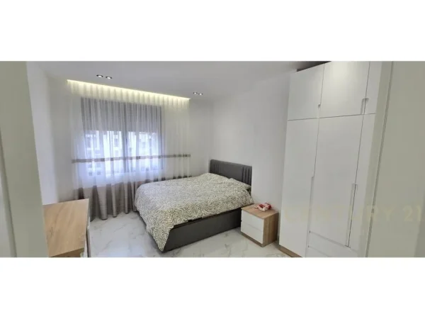 Tirane, jepet me qera apartament 3+1+Aneks+Ballkon Kati 2, 99 m² 800 € (Don Bosko)