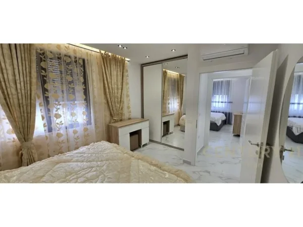 Tirane, jepet me qera apartament 3+1+Aneks+Ballkon Kati 2, 99 m² 800 € (Don Bosko)