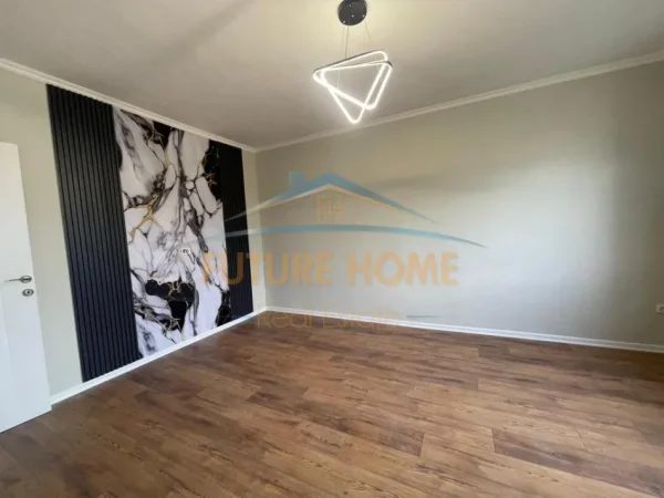 Tirane, shitet apartament 1+1 Kati 3, 92.000 € (Porcelan)