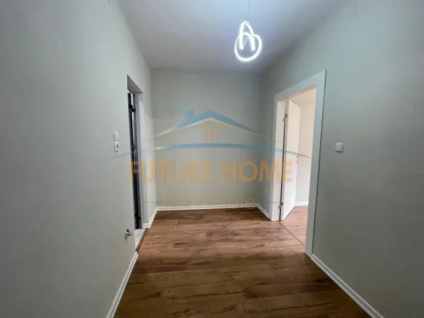 Tirane, shitet apartament 1+1 Kati 3, 92.000 € (Porcelan)