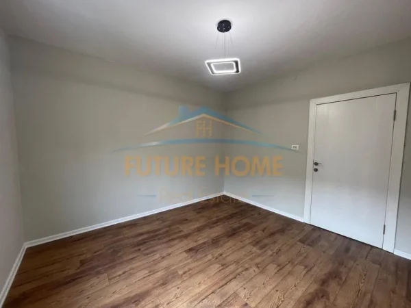 Tirane, shitet apartament 1+1 Kati 3, 92.000 € (Porcelan)