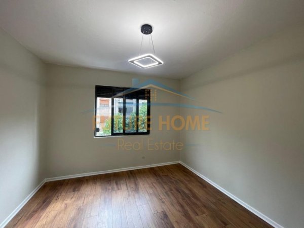 Tirane, shitet apartament 1+1 Kati 3, 92.000 € (Porcelan)