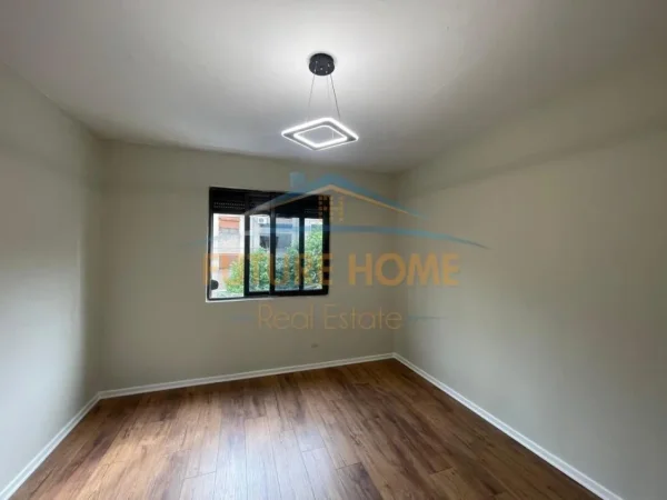 Tirane, shitet apartament 1+1 Kati 3, 92.000 € (Porcelan)