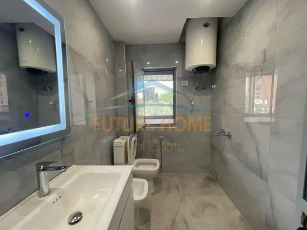 Tirane, shitet apartament 1+1 Kati 3, 92.000 € (Porcelan)