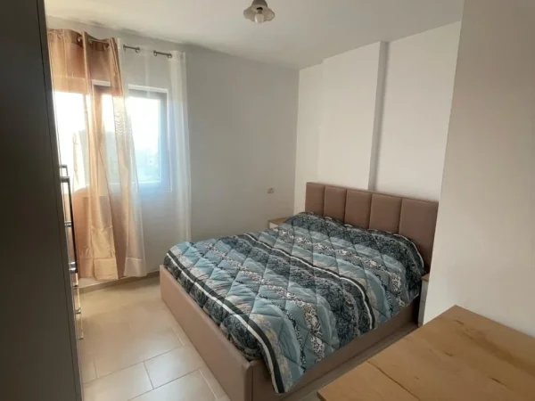 Tirane, jepet me qera apartament 1+1+Ballkon Kati 5, 75 m² 550 € (prane delijorgjit)