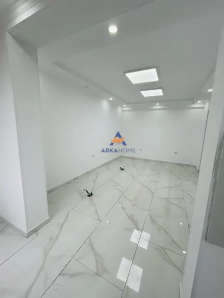 Tirane, jepet me qera ambjent biznesi Kati 2, 50 m² 1.100 € (RRUGA E DIBRES(Kryqezimi Farmacia 10))