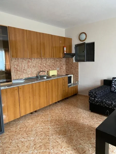 Tirane, jepet me qera garsonier Kati 1, 60 m² 400 € (Komuna e parisit)