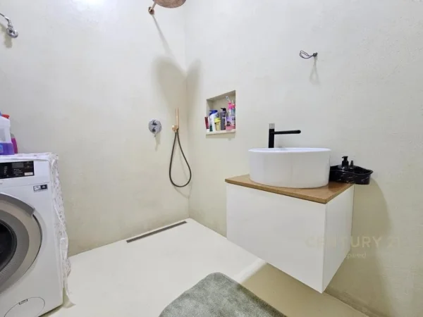 Gjiri Lalezit | Hamallaj, shes 2+1+Aneks+Ballkon Kati 0, 282 m² 295.000 € (Kompleksi Lura 3, Gjiri Lalzit, Durrës)