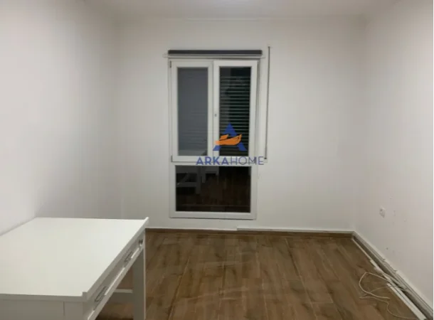 Tirane, jepet me qera ambjent biznesi Kati 3, 65 m² 800 € (Myslym Shyri)