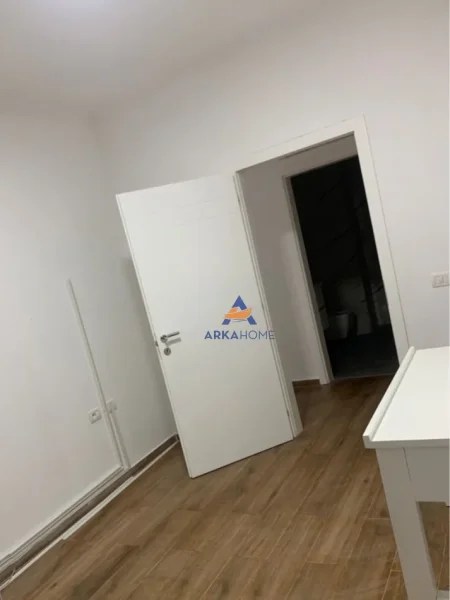 Tirane, jepet me qera ambjent biznesi Kati 3, 65 m² 800 € (Myslym Shyri)