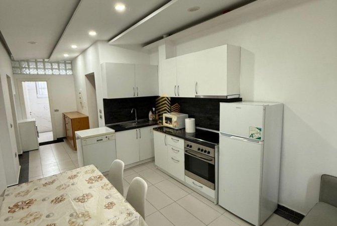 Tirane, jepet me qera apartament 2+1+Ballkon Kati 2, 65 m² 500 € (Rruga Bardhyl)