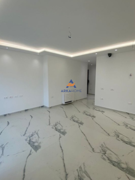 JEPET ME QERA AMBIENT BIZNESI 106 m² 1.050 € (Mine Peza)