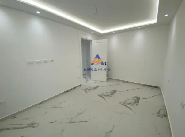 JEPET ME QERA AMBIENT BIZNESI 106 m² 1.050 € (Mine Peza)