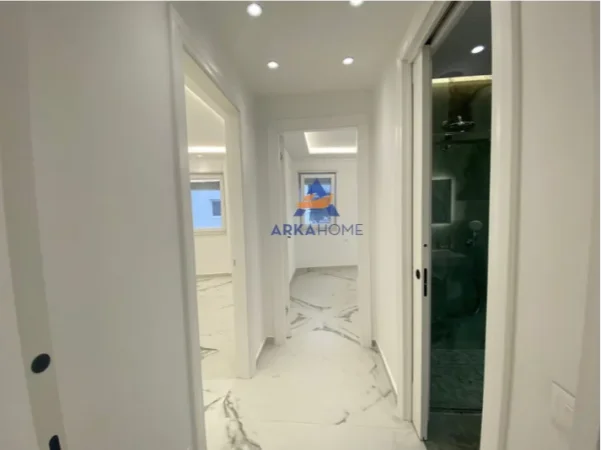 JEPET ME QERA AMBIENT BIZNESI 106 m² 1.050 € (Mine Peza)